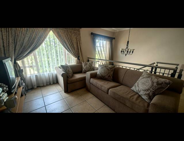 3 BEDROOM TOWNHOUSE FOR SALE IN EMFULENI GOLF ESTATE